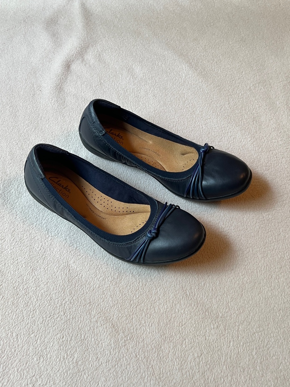 Clarks Navy Leather Slip-On Ballet Flats with Knot Detail Size 8 M